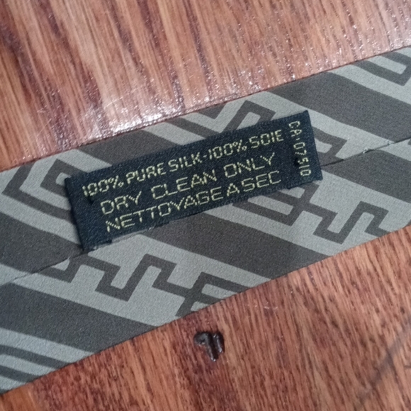 Giorgio Armani 100% silk pattern tie - Picture 3 of 5
